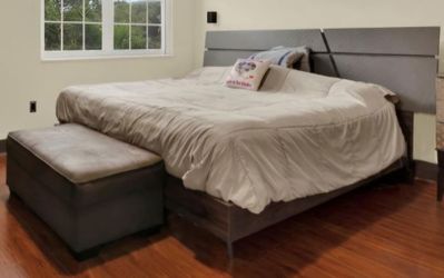King Bed, King Mattress, Base, Ottoman, Sheet and Comforter Set