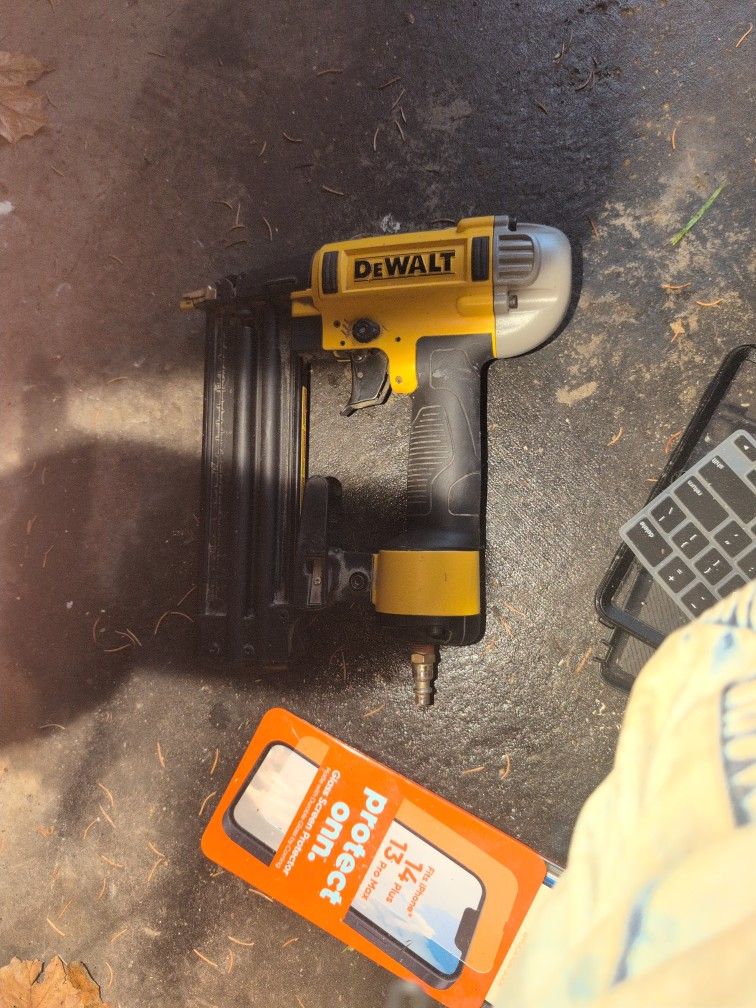Dewalt 18 Gauge Brad Nailer