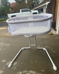 Kids Bassinet 15$!!!!