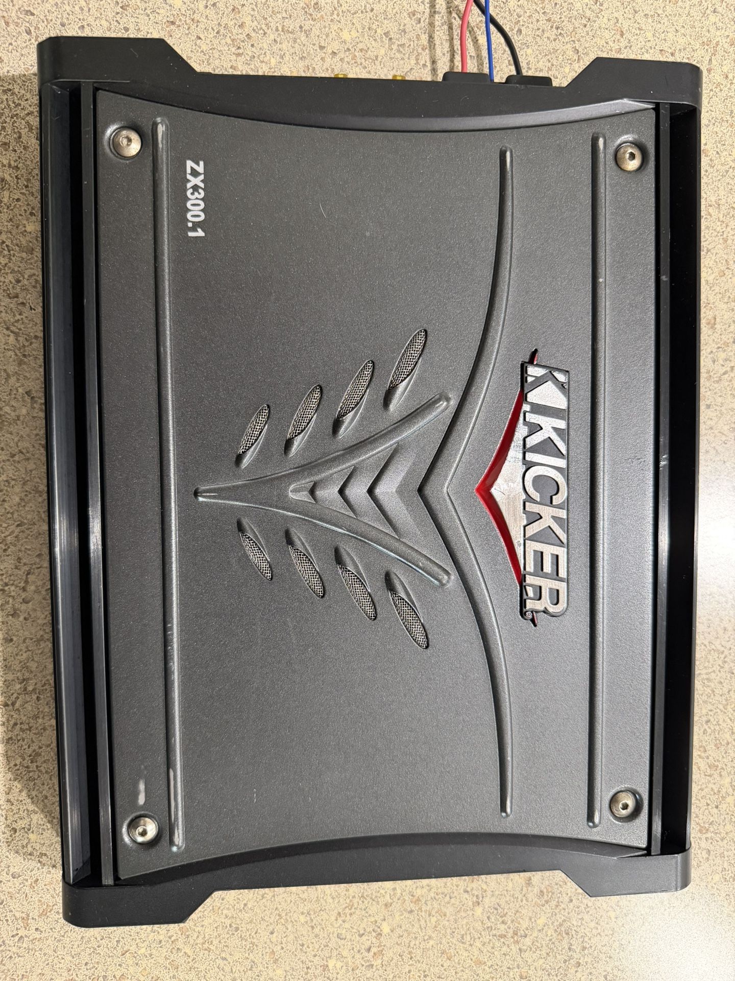 Amplifier Kicker ZX series Class D 600w max peak power 300watts rms to 400w rms 1Channel monoblock 2 Ohm Stable Amp perfect for subs subwoofers compac