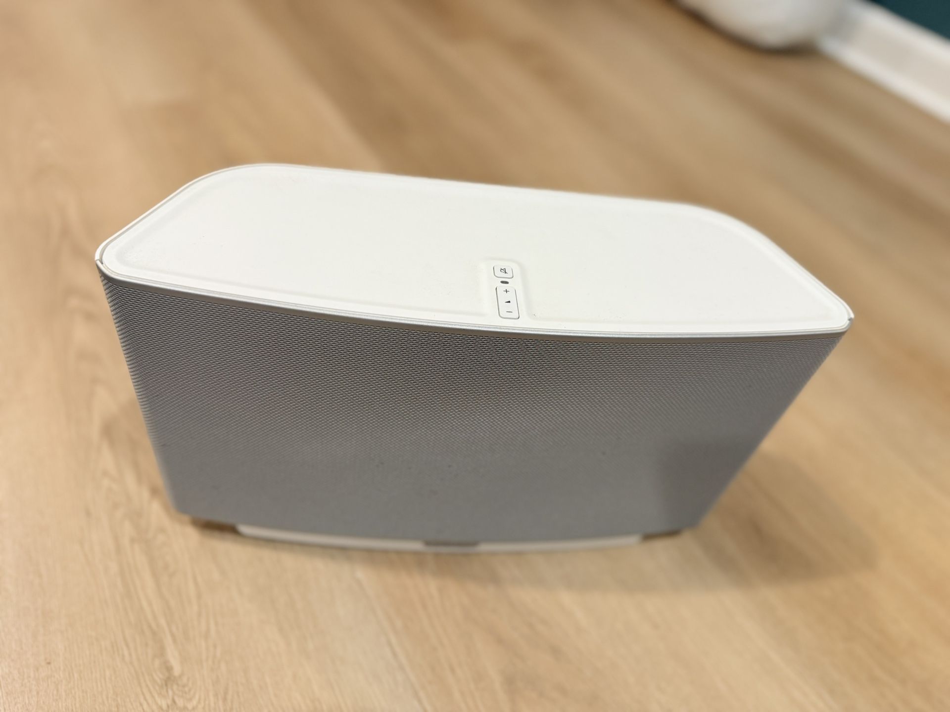 Sonos S5 Wireless Speakers – White & Black (Excellent Condition, Original Packaging)