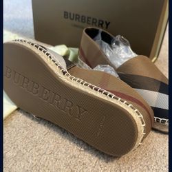 Brand New Burberry Flats
