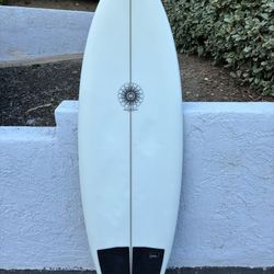 Stamps Rustler 5-5 28L Surfboard 