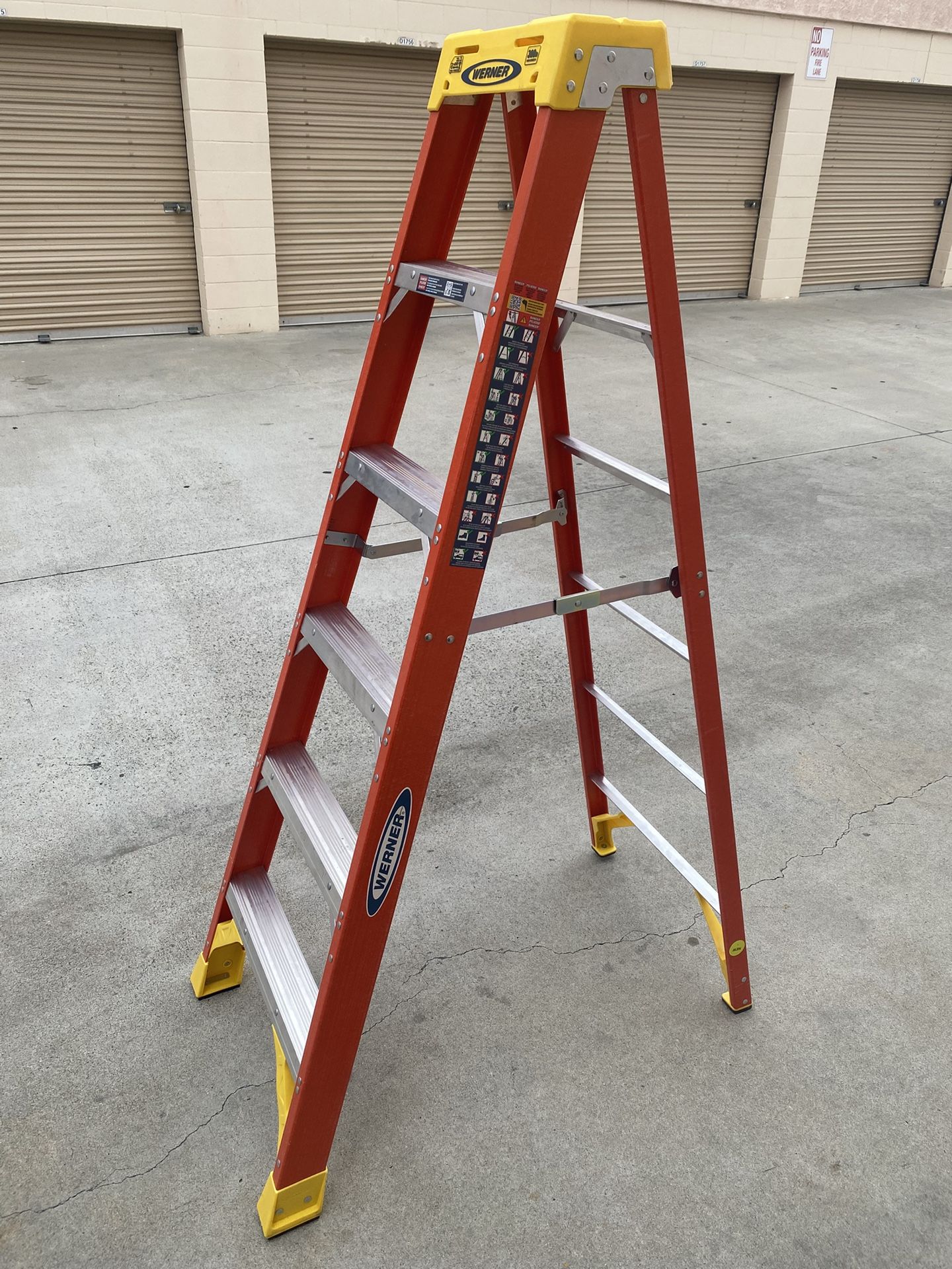 Werner 300lbs Fiberglass 6ft Ladder