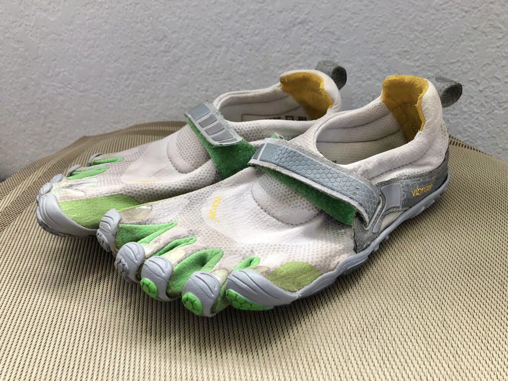 Vibram Five Finger Toe Shoes Green/Gray EUR 37 Women’s U.S. Size 6.5