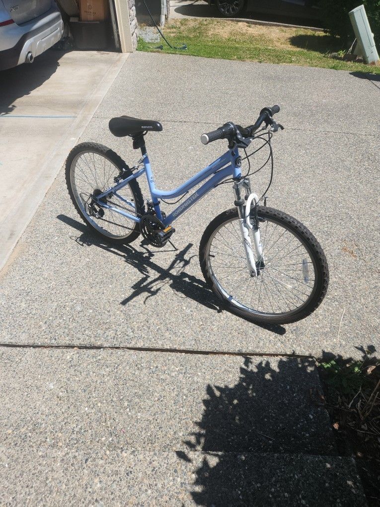 Light Blue Roadmaster Bike (Lightly Used)
