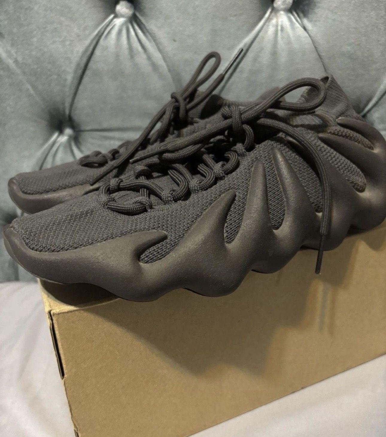 YEEZY 450 BLACK SZ 8