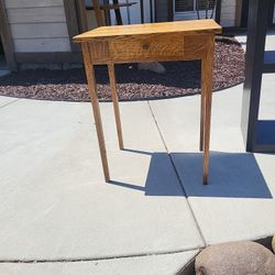 End Table / Bedside Table