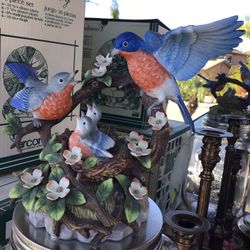 Porcelain Bird Plays Music