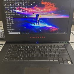 Alienware 15 R3 15.6" Full HD, Intell i7-7700HQ, 16 GB DdR4 Ram