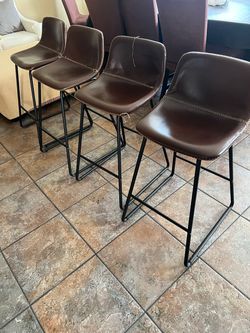 Stool Set / High Chairs (4)