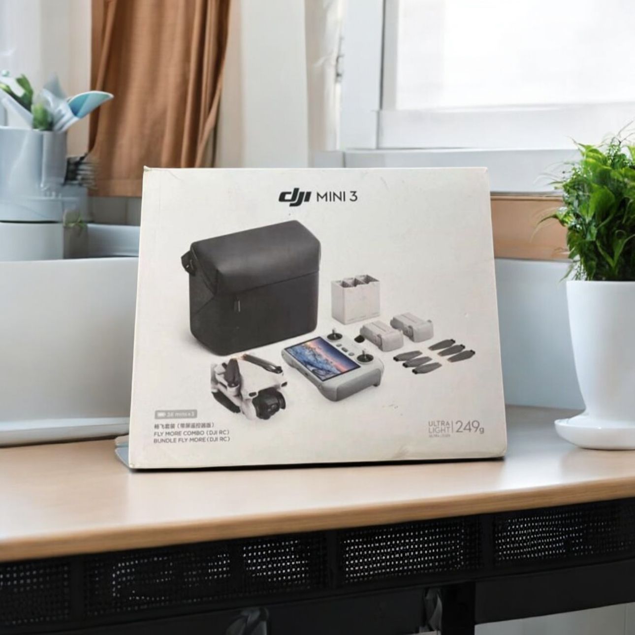 6524514 DJI mini 3 Fly more combo drone and remote control built in screen