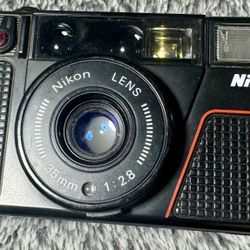 Nikon L35AF2 (Vintage Camera)