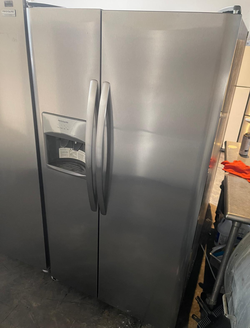 Deal: Frigidaire SxS Stainless w/ Ice Maker — Clean & Ready