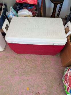 Igloo Large Red Cooler