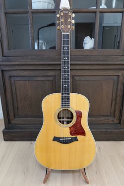 Taylor 810 acoustic electric guitar + hardcase