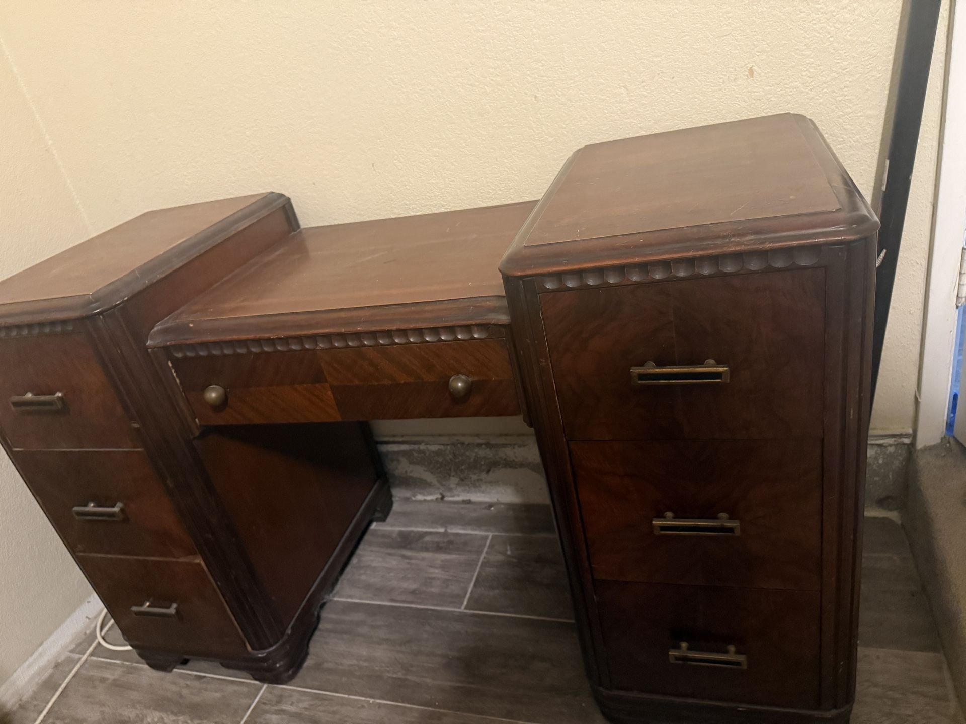 See you vintage desk