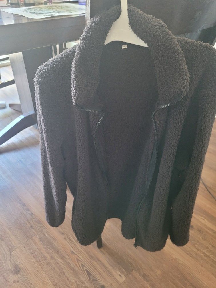 Black Fleece Zip Up Sweater / Jacket