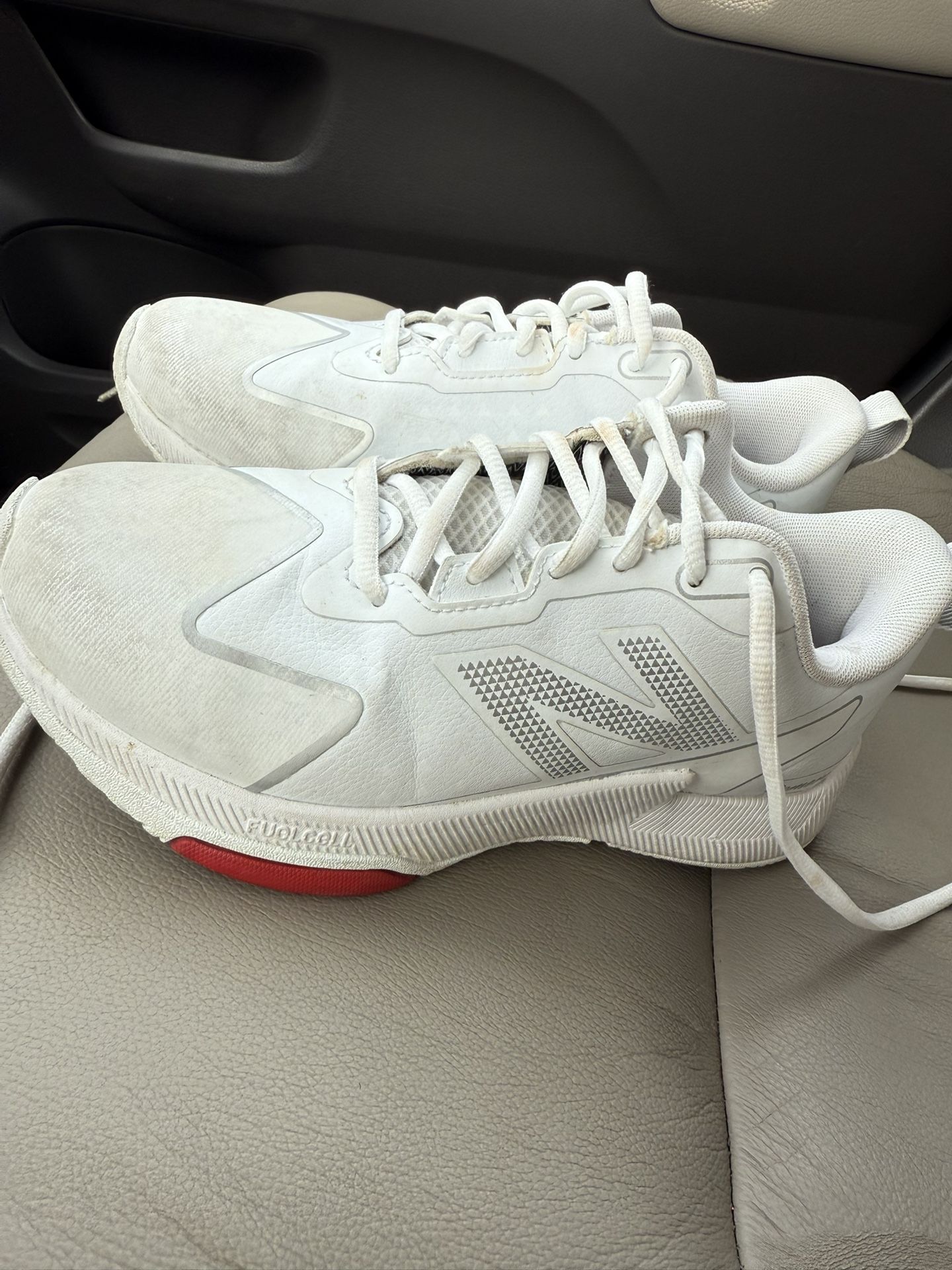 New Balance FuelCell Softball Cleats – Youth Size 5 (White)