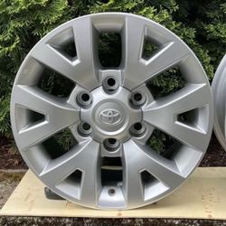 Toyota Tacoma Wheels and Center Caps in Excellent Condition