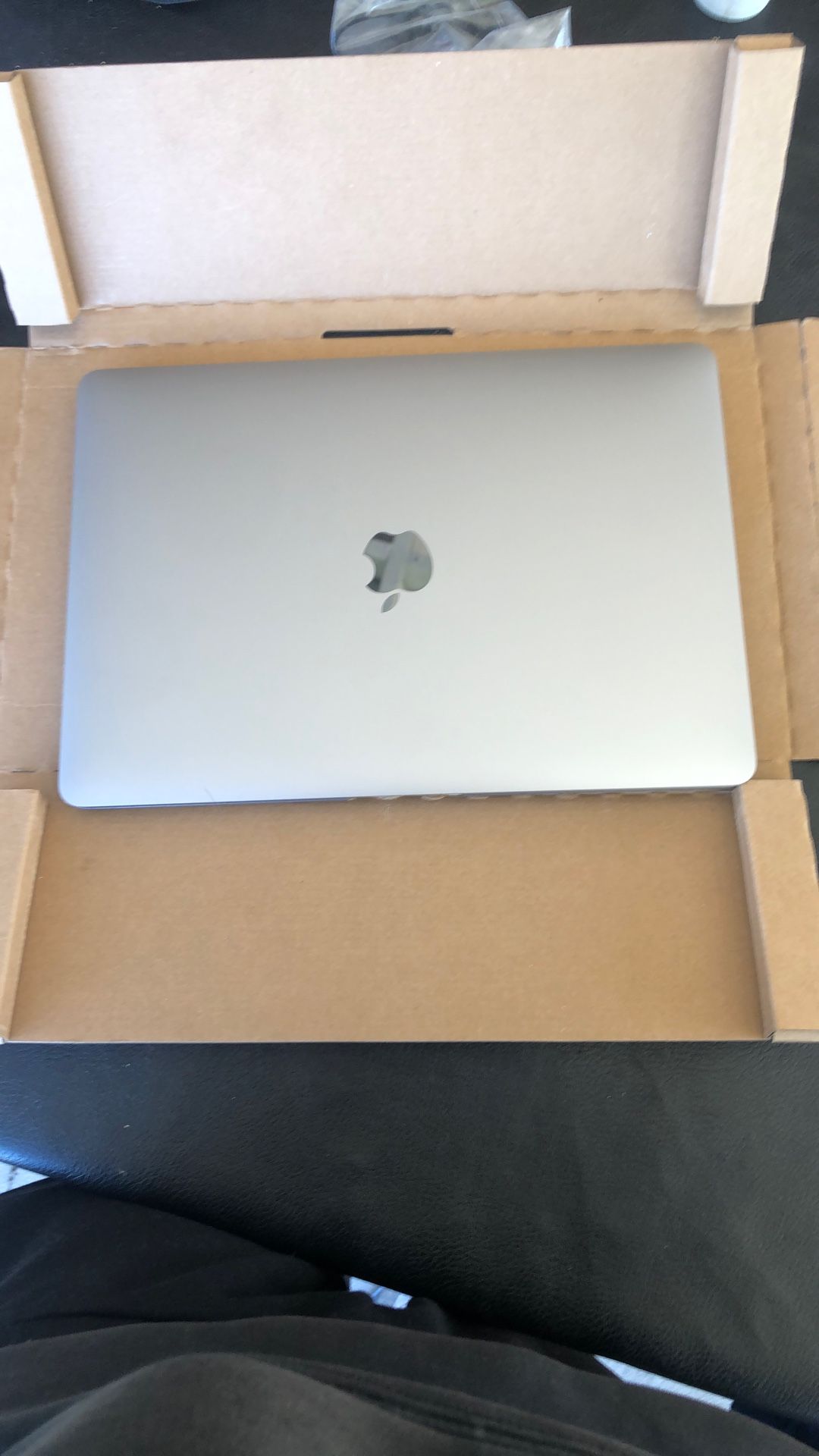 Apple MacBook