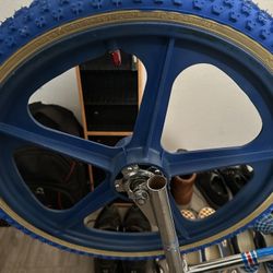 Old BMX 1979 Blue Metal Flange Skyway Tuff Wheels / Freewheel And New Chen Shin Comp 3's