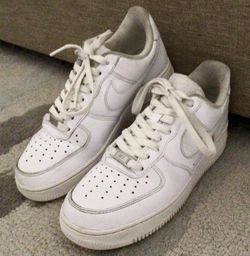 White Nike Air Force 1’s