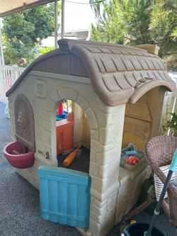 Kids cottage play house