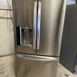 Lg Frenchdoor with water and two icemakers can deliver