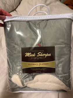 Grey mink Sherpa blanket, new