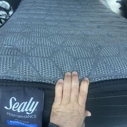 Title: Sealy Posturepedic Twin Mattress – Excellent Condition