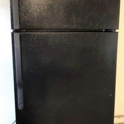 Apartment size refrigerator works great