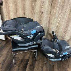 2 Uppababy Mesa Carseat With 4 Base + Bassinet 