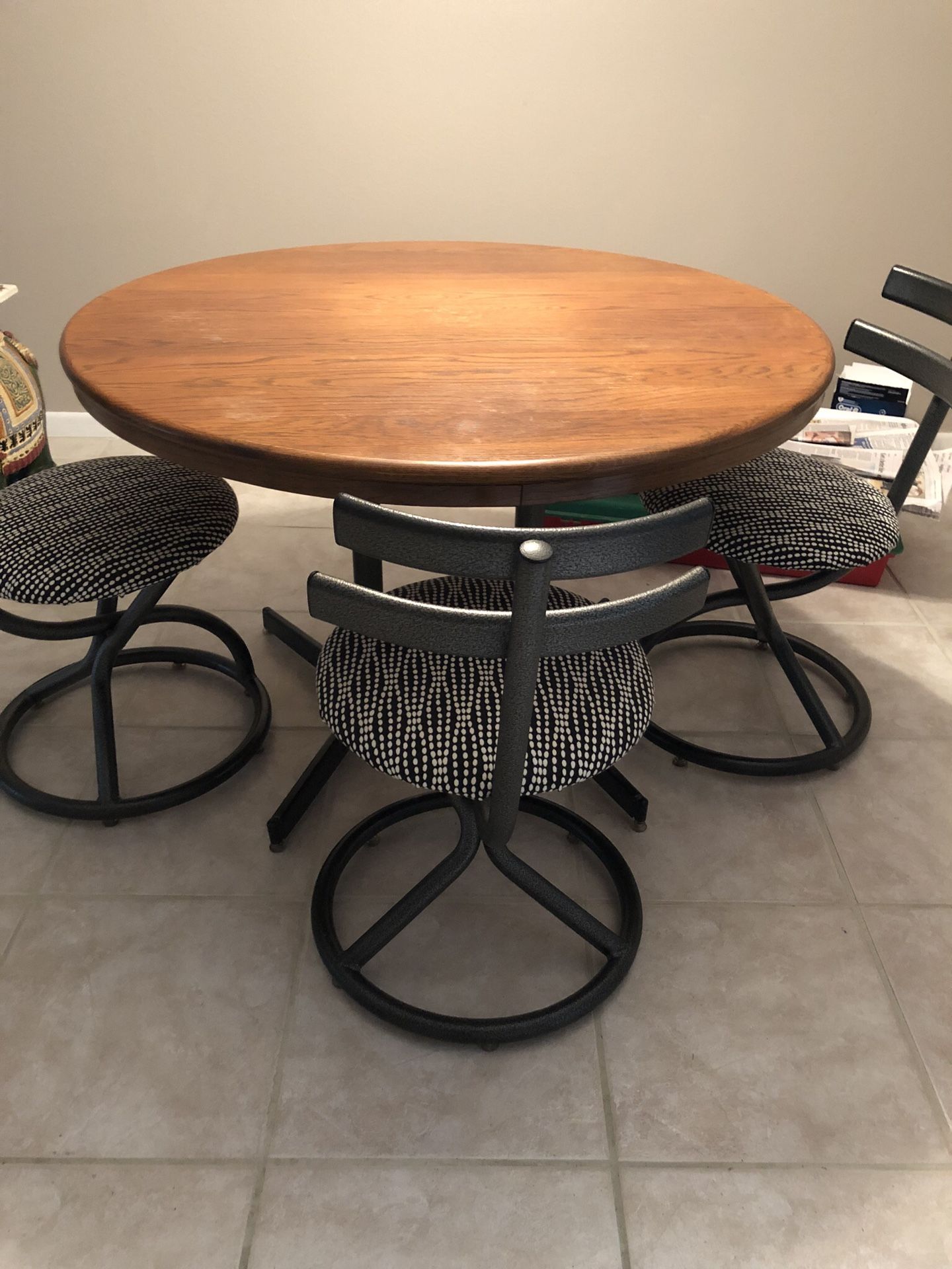 Dining Room Table with 5 chairs