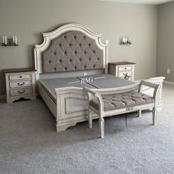 Master Suite Bedroom Furniture 💛 Queen Size Bed/King Size Bed California King Size Bed 🛏️ Full Size Bed, King Size Bed Available 