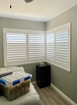 Window Shutters (FREE ESTIMATES & SAME DAY PRICING)- Wood, Plantation, Custom, Interior, Treatments, Coverings. Persianas de Madera. Se Habla Espanol.