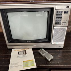 Vintage Sony Trinitron Color 15" GAMING CRT TV KV-1746R & Remote/Manual Tested Works!