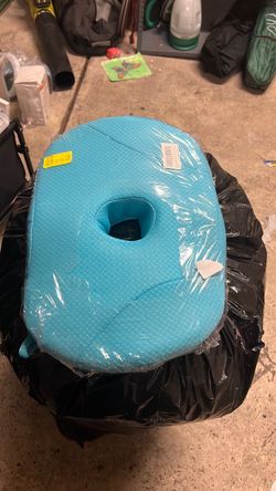 Hot tub or bathtub cushion