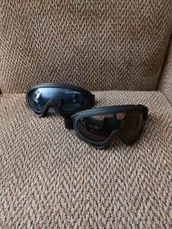 SKI/MOTORCYCLE GOGGLES.  BLUE TINT AND BROWN TINT.  ADJUSTABLE STRAP.  $10 EACH.  2 FOR $18.  NEW.  PICKUP ONLY.