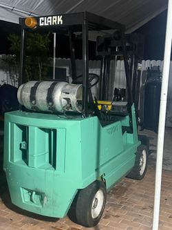 Forklift 
