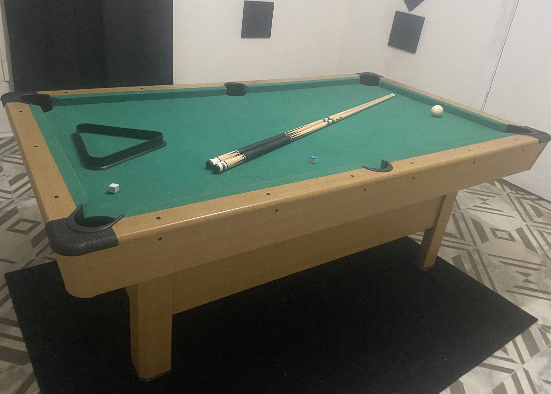 7 Ft Pool Table W All Accessories 
