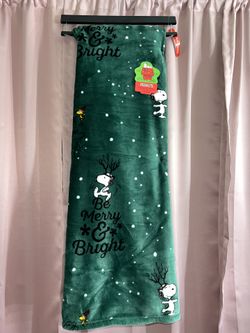 Peanuts Snoopy Green Christmas Throw Blanket