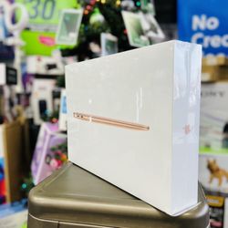 MacBook Air Available M1chip