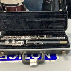 Silver Bundy Flute Inside of Bundy Hardshell