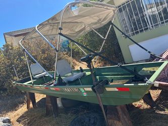 Flat bottom boat