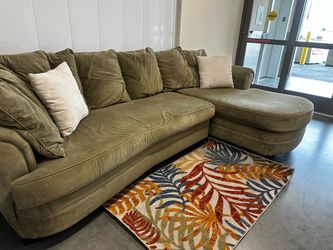 OILIVE SECTIONAL COUCH W/ FREE DELIVERY