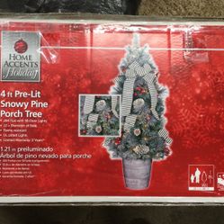 Christmas Tree 4ft 50 White Lights In Ceramic  Grey Pot With Matching Wreath