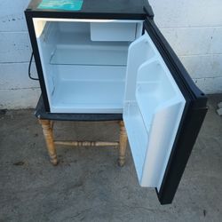 Small Fridge  20x20 