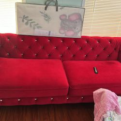 red furniture. /.  muebles color rojo