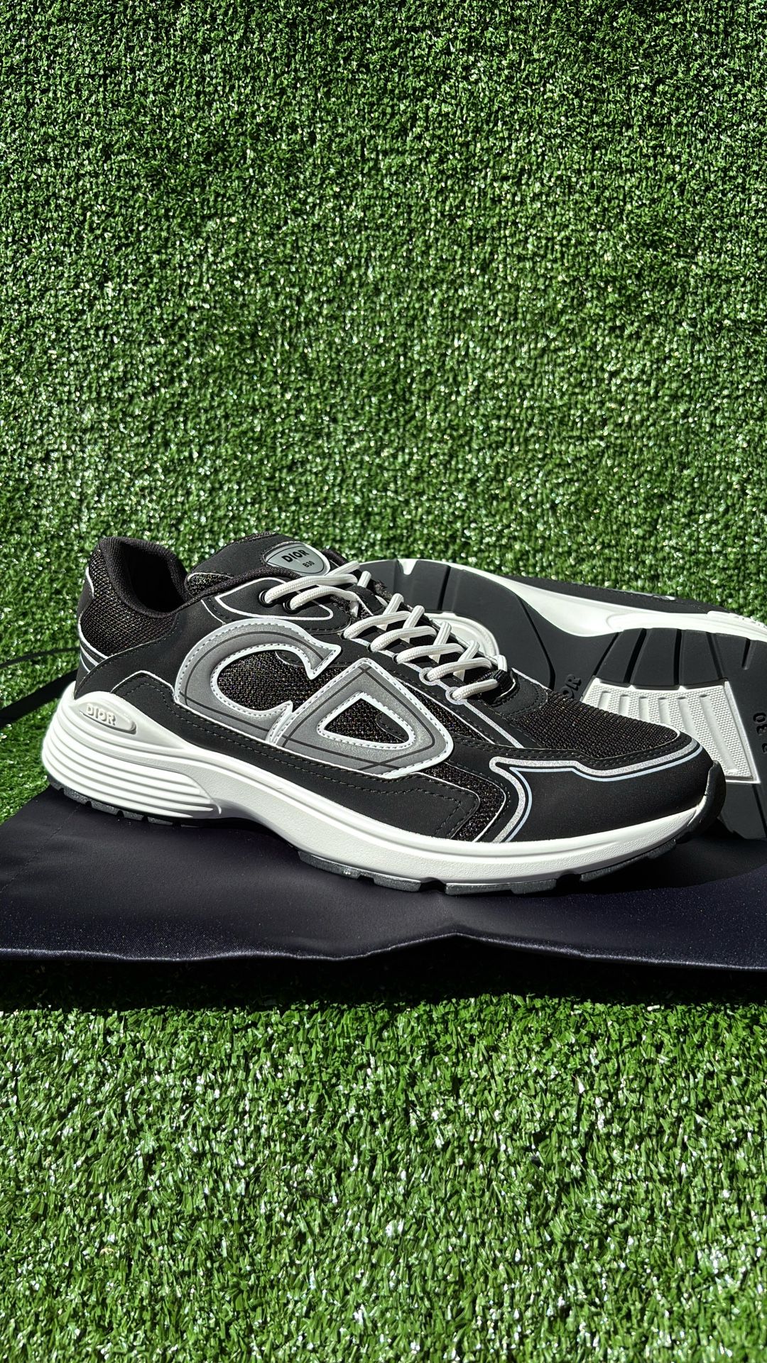 B30 Men’s Size 9 & 9.5 Men’s Shoes